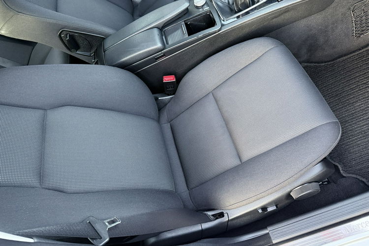 Mercedes C 180 NOWY ROZRZĄD Bardzo zadbana - 100% oryginalny przebieg zdjęcie 30