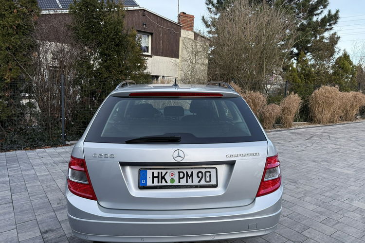 Mercedes C 180 NOWY ROZRZĄD Bardzo zadbana - 100% oryginalny przebieg zdjęcie 39