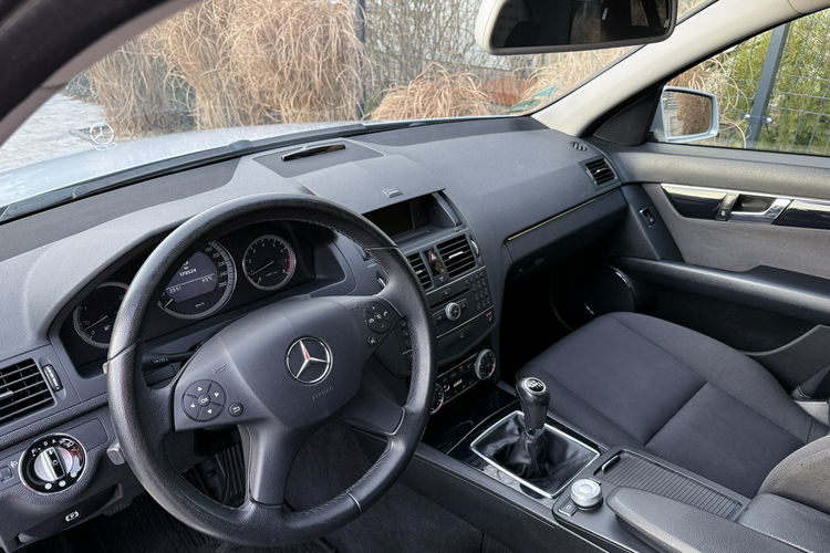 Mercedes C 180 NOWY ROZRZĄD Bardzo zadbana - 100% oryginalny przebieg zdjęcie 5