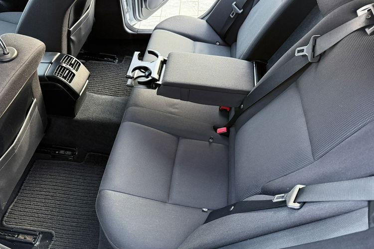 Mercedes C 180 NOWY ROZRZĄD Bardzo zadbana - 100% oryginalny przebieg zdjęcie 7