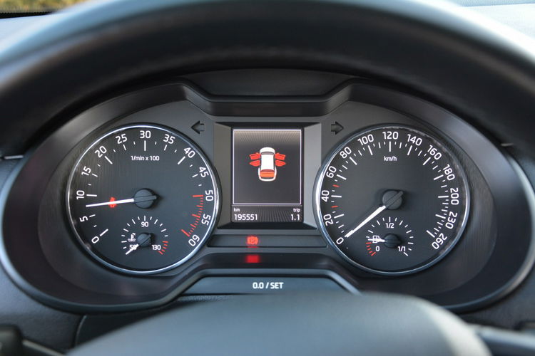 Octavia Lift Duża Navi Parktronic Relingi lakier oryginał ASO Skoda zdjęcie 27