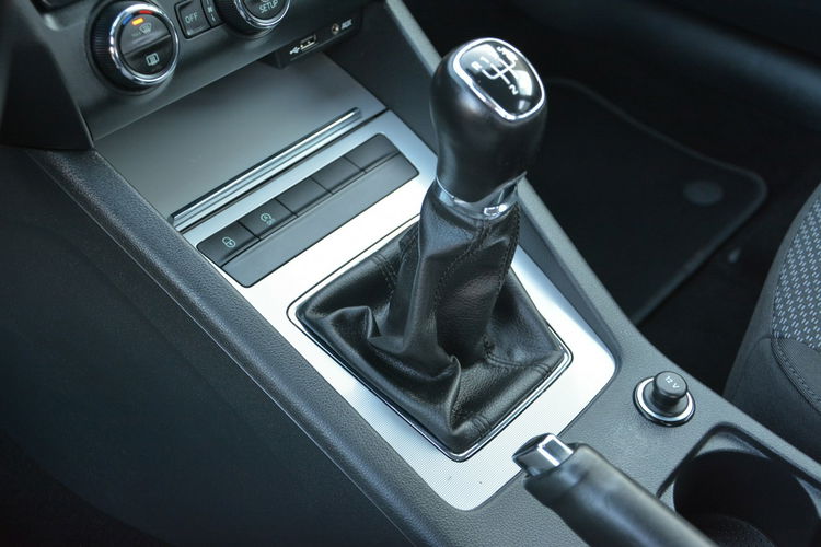 Octavia Lift Duża Navi Parktronic Relingi lakier oryginał ASO Skoda zdjęcie 31