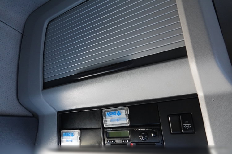 Volvo FH 500 / 6x2 / RETARDER / PEŁNY ADR / PUSHER / OŚ PODNOSZONA / DMC: 65.000 KG / 3 osiowy / EEV / SPROWADZONY  zdjęcie 36