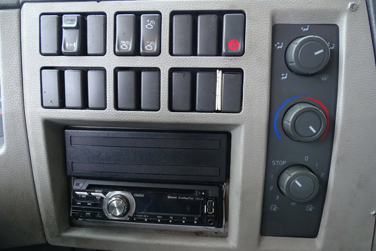 VOLVO FL 240. 16 Kontener , Winda ,  Sprowadzony Książka Serwisowa , Poduszki , 15 Euro Palet , Manual , DMC 16 Ton zdjęcie 10