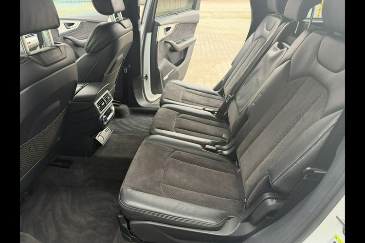 Audi Q7 Zadbane rodzinne - bezwypadkowe z oryginalnym przebiegiem. zdjęcie 13