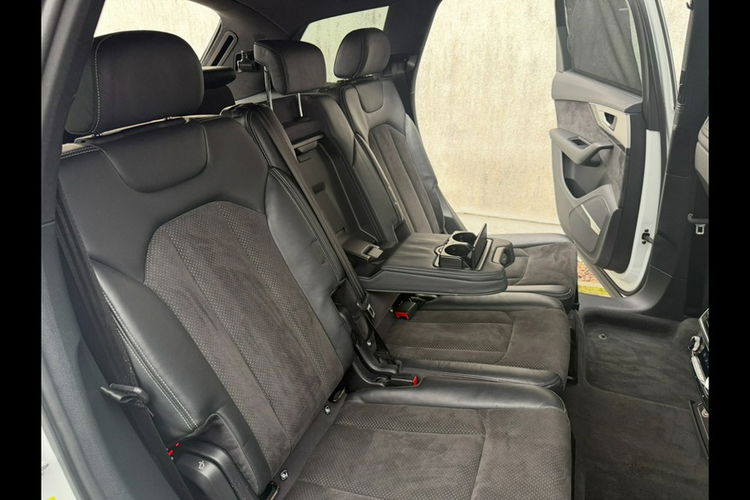 Audi Q7 Zadbane rodzinne - bezwypadkowe z oryginalnym przebiegiem. zdjęcie 14