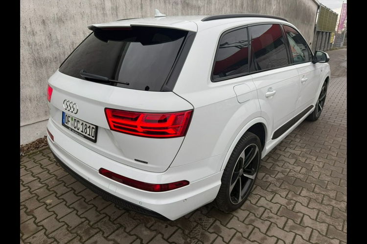Audi Q7 Zadbane rodzinne - bezwypadkowe z oryginalnym przebiegiem. zdjęcie 6