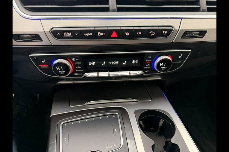 Audi Q7 Zadbane rodzinne - bezwypadkowe z oryginalnym przebiegiem. zdjęcie 8