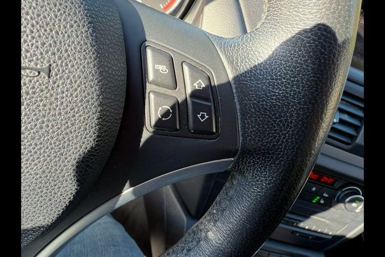 BMW X1 zadbane serwisowane bezwypadkowe zdjęcie 16