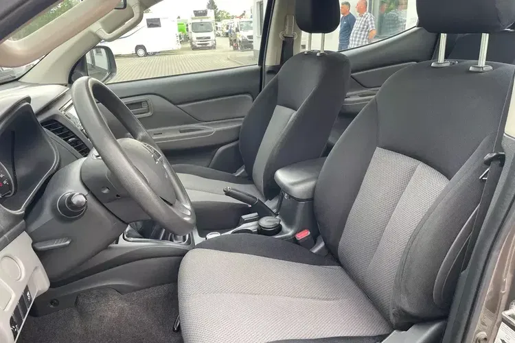 Mitsubishi L200 zdjęcie 11