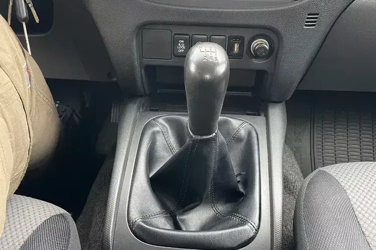 Mitsubishi L200 zdjęcie 13