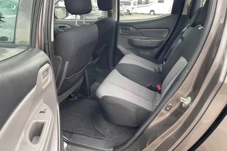 Mitsubishi L200 zdjęcie 9