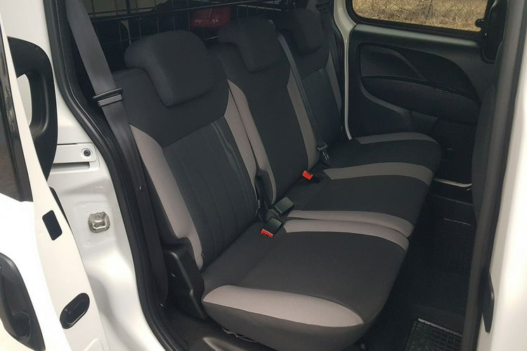 Fiat Doblo MAXI 5 OSÓB DŁUGI KLIMA 2 xDRZWI BOCZNE PRZESUWNE I-WŁAŚCICIEL zdjęcie 17