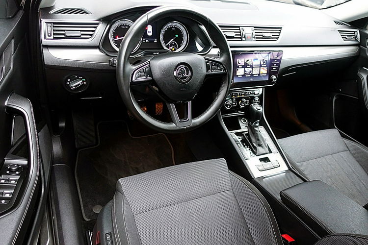 Skoda Superb 4x4 272 KM STYLE+DSG GWARANCJA 1wł Kraj Bezwypad F23% 4x2 zdjęcie 17