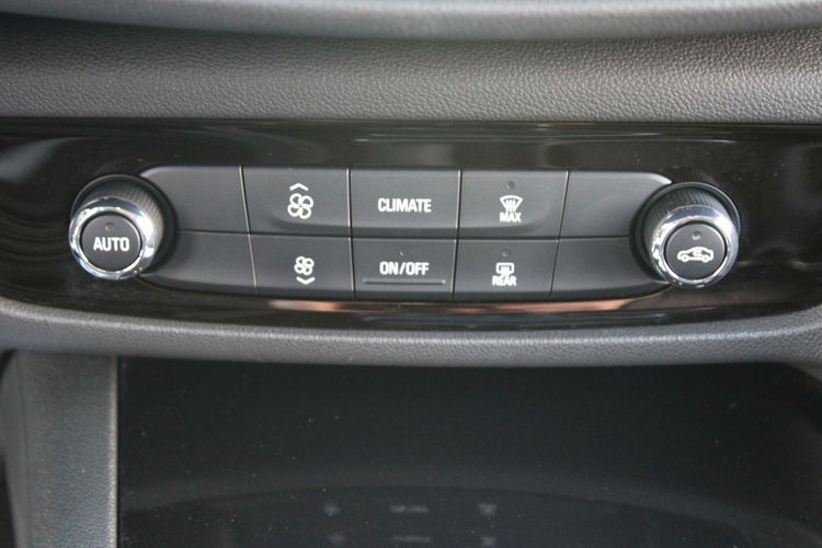 Opel Insignia INNOVATION 170HP F-vat Salon Polska Gwarancja zdjęcie 23