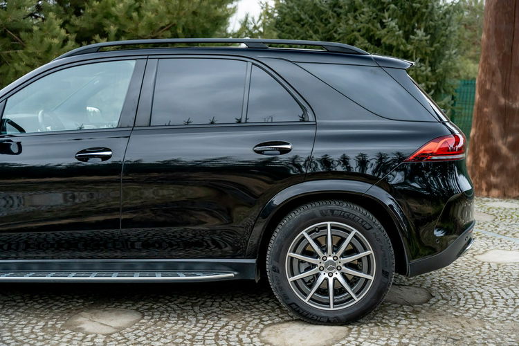 Mercedes GLE 300 7 osobowy / 300D 4MATIC / Faktura / Gwarancja / 2 komplety kół zdjęcie 33