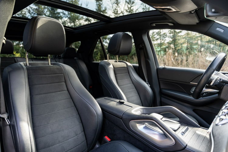 Mercedes GLE 300 7 osobowy / 300D 4MATIC / Faktura / Gwarancja / 2 komplety kół zdjęcie 51