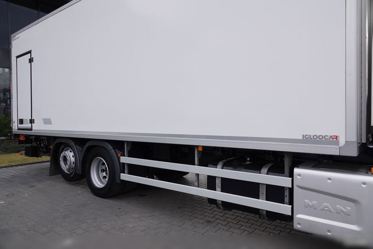 MAN TGS 26.360 / 6x2 / CHŁODNIA -8.2 M / AGREGAT CARRIER SUPRA 850 / WINDA ZAŁADOWCZA / BOCZNE DRZWI / 2022 ROK / PO KONTRAKCIE SERWISOWYM  zdjęcie 15