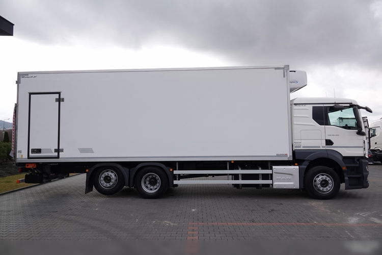 MAN TGS 26.360 / 6x2 / CHŁODNIA -8.2 M / AGREGAT CARRIER SUPRA 850 / WINDA ZAŁADOWCZA / BOCZNE DRZWI / 2022 ROK / PO KONTRAKCIE SERWISOWYM  zdjęcie 16