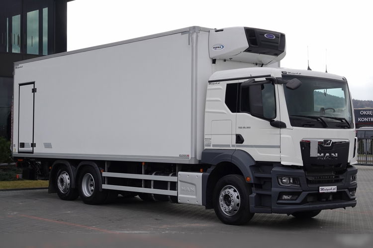 MAN TGS 26.360 / 6x2 / CHŁODNIA -8.2 M / AGREGAT CARRIER SUPRA 850 / WINDA ZAŁADOWCZA / BOCZNE DRZWI / 2022 ROK / PO KONTRAKCIE SERWISOWYM  zdjęcie 1