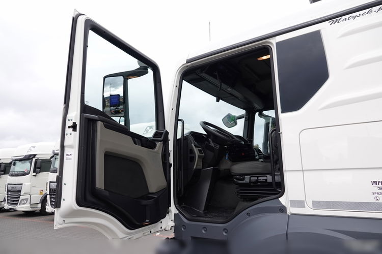 MAN TGS 26.360 / 6x2 / CHŁODNIA -8.2 M / AGREGAT CARRIER SUPRA 850 / WINDA ZAŁADOWCZA / BOCZNE DRZWI / 2022 ROK / PO KONTRAKCIE SERWISOWYM  zdjęcie 36