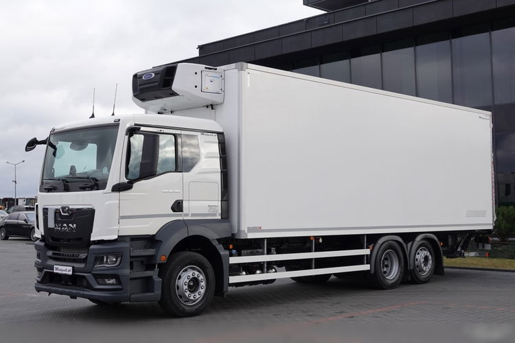 MAN TGS 26.360 / 6x2 / CHŁODNIA -8.2 M / AGREGAT CARRIER SUPRA 850 / WINDA ZAŁADOWCZA / BOCZNE DRZWI / 2022 ROK / PO KONTRAKCIE SERWISOWYM  zdjęcie 6