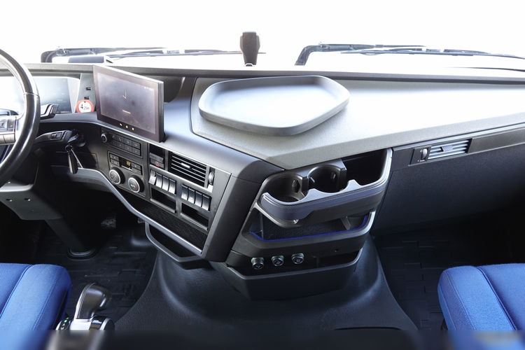 Volvo FH 500 / I-SAVE / XXL / KLIMA POSTOJOWA / NOWY MODEL / OPONY 100 % / PO ZŁOTYM KONTRAKCIE SERWISOWYM zdjęcie 32