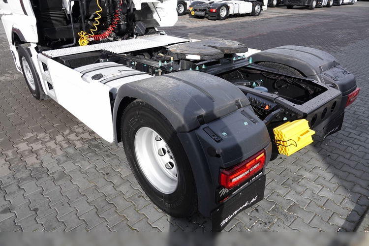 MAN TGX 18.470 / RETARDER / CAŁY NA PODUSZKACH / NOWY MODEL / GM / OPONY 100% / PO KONTRAKCIE SERWISOWYM zdjęcie 13