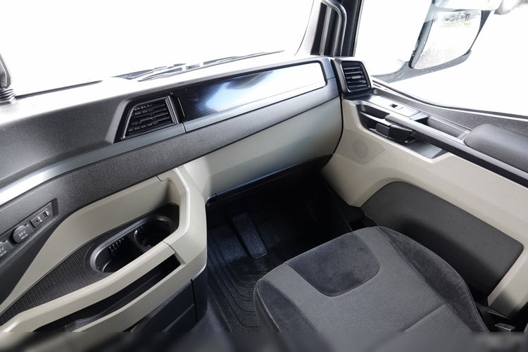 MAN TGX 18.470 / RETARDER / CAŁY NA PODUSZKACH / NOWY MODEL / GM / OPONY 100% / PO KONTRAKCIE SERWISOWYM zdjęcie 30