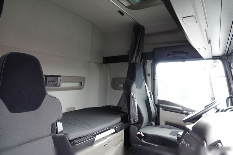 MAN TGX 18.470 / RETARDER / CAŁY NA PODUSZKACH / NOWY MODEL / GM / OPONY 100% / PO KONTRAKCIE SERWISOWYM zdjęcie 33