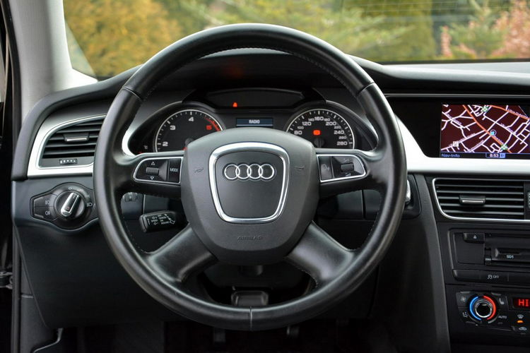Audi A4 2.0TDI(143KM) Navi MMI Klimatronic Parktronic Chrom Aso zdjęcie 27