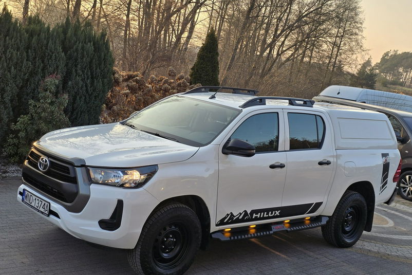samochód osobowy Toyota zdjęcie 1