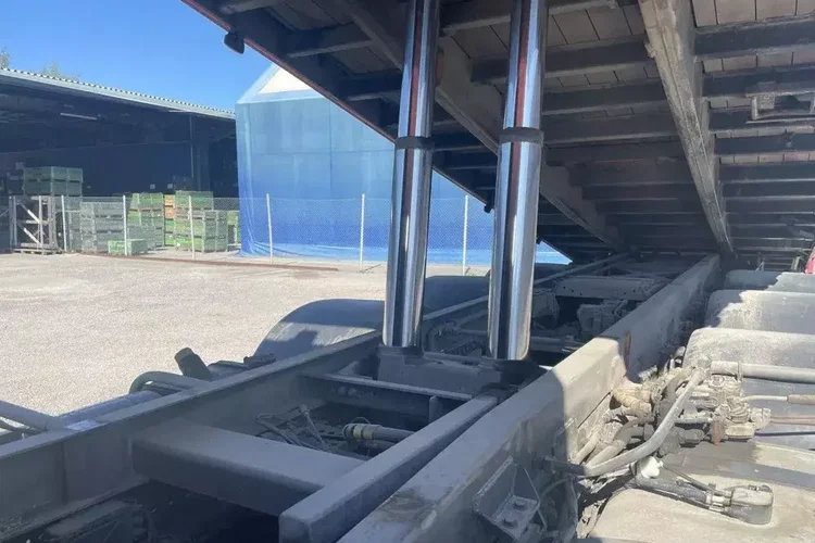 Mercedes Actros 3563 8x4 / wywrotka do zboża 20 t ładowności zdjęcie 9