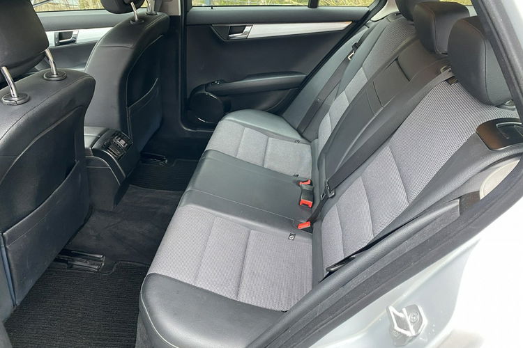 Mercedes C 200 Bardzo zadbana - 100% oryginalny przebieg.NOWY ROZRZĄD zdjęcie 10