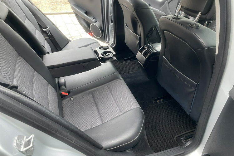 Mercedes C 200 Bardzo zadbana - 100% oryginalny przebieg.NOWY ROZRZĄD zdjęcie 15