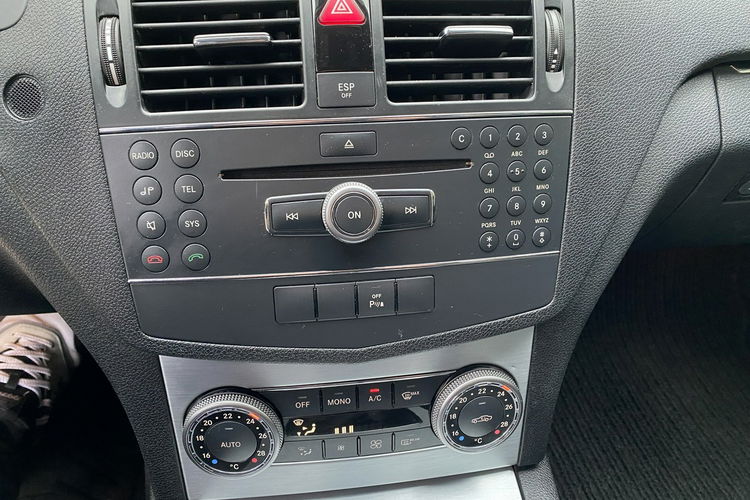 Mercedes C 200 Bardzo zadbana - 100% oryginalny przebieg.NOWY ROZRZĄD zdjęcie 21