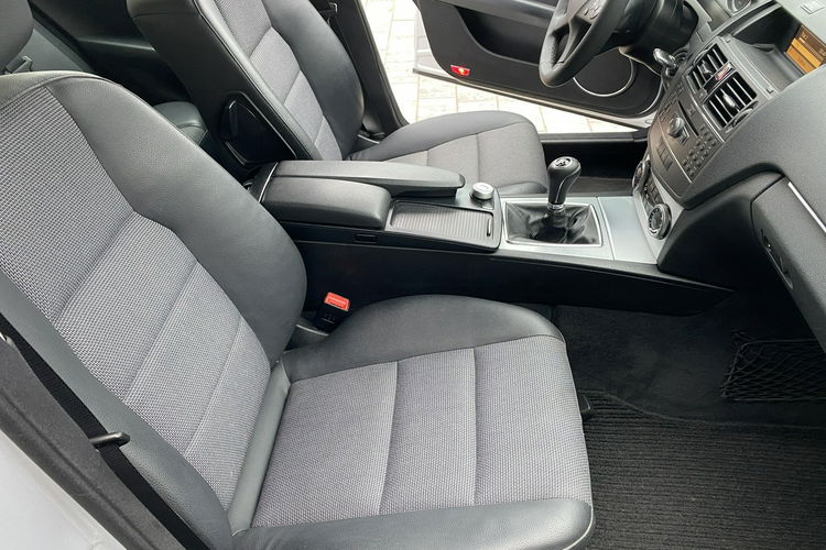 Mercedes C 200 Bardzo zadbana - 100% oryginalny przebieg.NOWY ROZRZĄD zdjęcie 29
