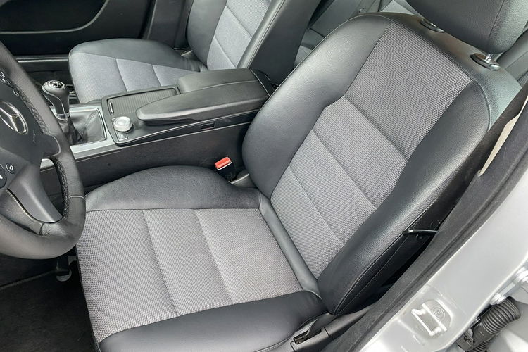 Mercedes C 200 Bardzo zadbana - 100% oryginalny przebieg.NOWY ROZRZĄD zdjęcie 7