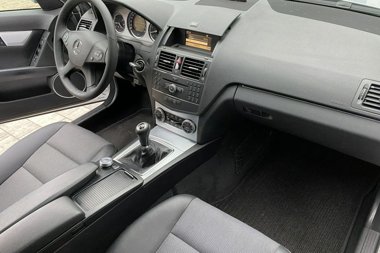 Mercedes C 200 Bardzo zadbana - 100% oryginalny przebieg.NOWY ROZRZĄD zdjęcie 9