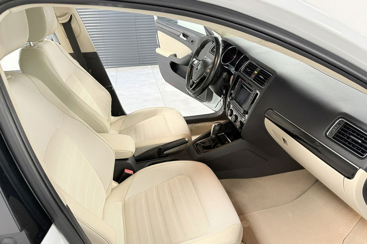 Volkswagen Jetta 1.4 TSI 150KM DSG Navi BiXenon HIGHLINE Klimatronic Kamera Łopatki zdjęcie 12