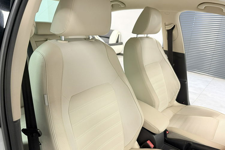 Volkswagen Jetta 1.4 TSI 150KM DSG Navi BiXenon HIGHLINE Klimatronic Kamera Łopatki zdjęcie 13