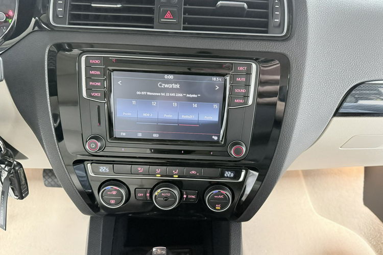 Volkswagen Jetta 1.4 TSI 150KM DSG Navi BiXenon HIGHLINE Klimatronic Kamera Łopatki zdjęcie 19