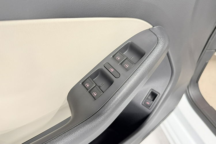 Volkswagen Jetta 1.4 TSI 150KM DSG Navi BiXenon HIGHLINE Klimatronic Kamera Łopatki zdjęcie 26