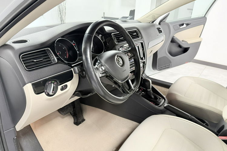 Volkswagen Jetta 1.4 TSI 150KM DSG Navi BiXenon HIGHLINE Klimatronic Kamera Łopatki zdjęcie 27