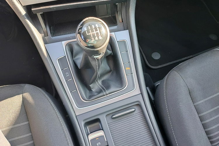 Volkswagen Golf Oryginalny lakier 100% - pełny serwis + wersja Lounge zdjęcie 11