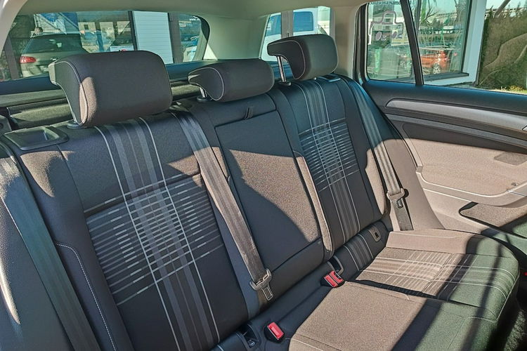 Volkswagen Golf Oryginalny lakier 100% - pełny serwis + wersja Lounge zdjęcie 19