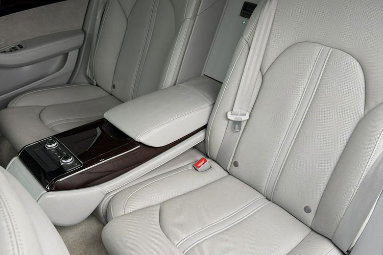 Audi A8 A8 Long 4.2 372 KM stan perfekcyjny Panorama radary Gwarancja zdjęcie 17