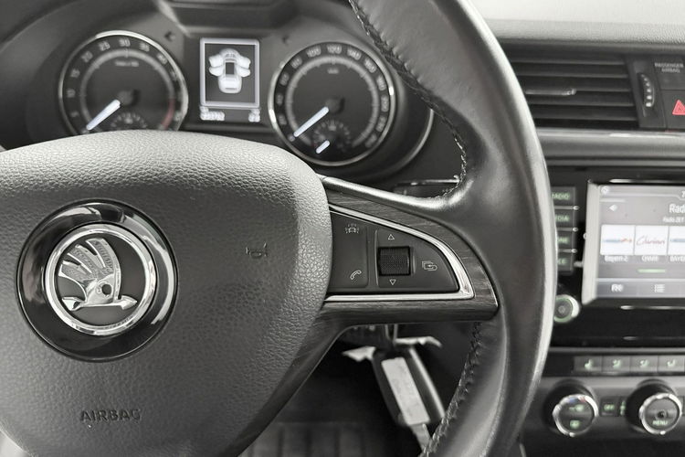 Skoda Octavia SCOUT 2.0 TDI 184KM DSG 4x4 AppleCar Bi-Xenon Duża Navi Tempomat Black zdjęcie 17