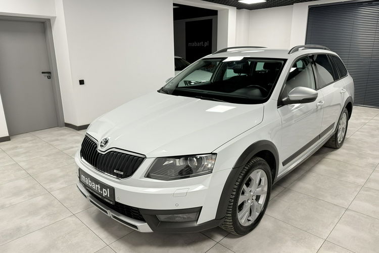 Skoda Octavia SCOUT 2.0 TDI 184KM DSG 4x4 AppleCar Bi-Xenon Duża Navi Tempomat Black zdjęcie 2