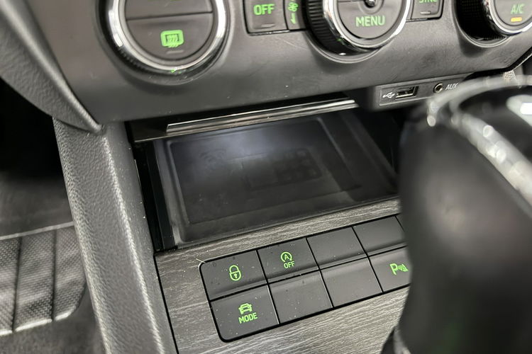 Skoda Octavia SCOUT 2.0 TDI 184KM DSG 4x4 AppleCar Bi-Xenon Duża Navi Tempomat Black zdjęcie 22